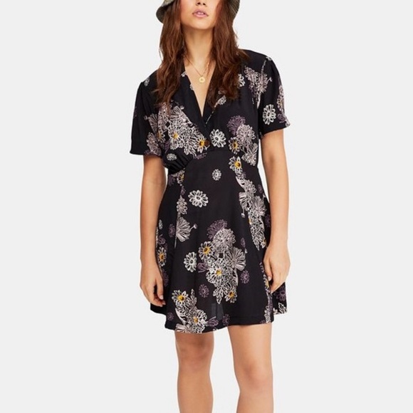 FREE PEOPLE Blue Hawaii Black Mini Dress Sz XS Floral 100% Viscose Boho - Picture 1 of 9